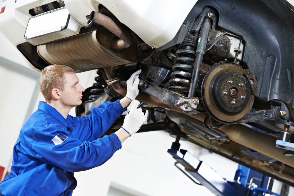 10 Things to Consider For Selecting an Auto Mechanic