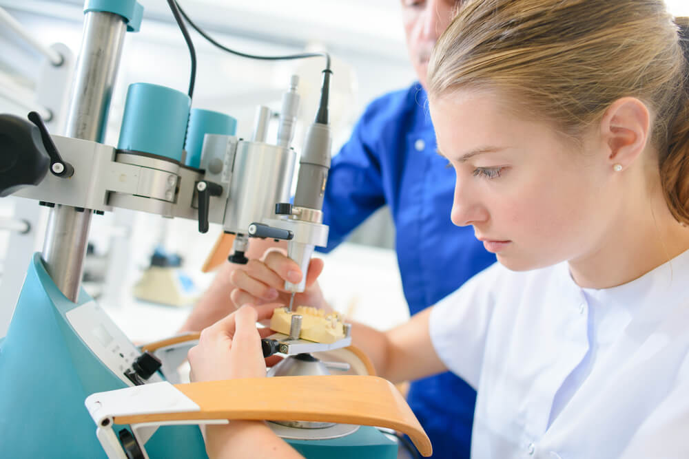 Top 5 Reasons Why You Should Prefer Dental Implant Over Dentures and Bridges