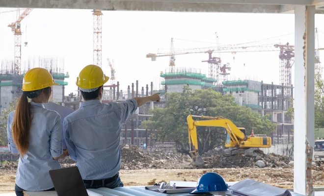 Engineer group and worker meeting, discussion with construction