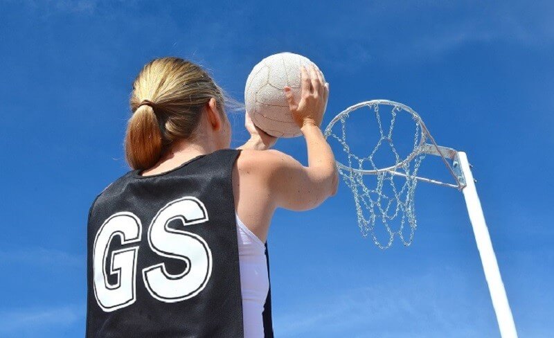 What Are the Benefits of Playing Ladies Netball with Officemates?